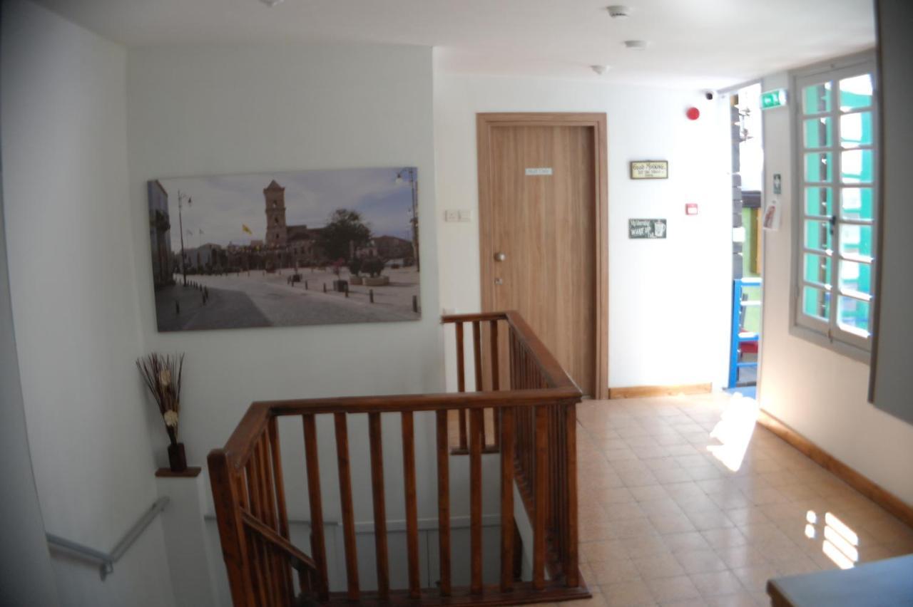 Harrys Inn Guesthouse Larnaca Buitenkant foto